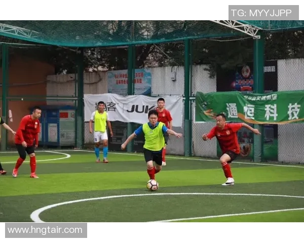 重庆与杭州足球队耐力较量赛后深度分析与反思 重庆与杭州足球队耐力较量赛后深度分析与反思